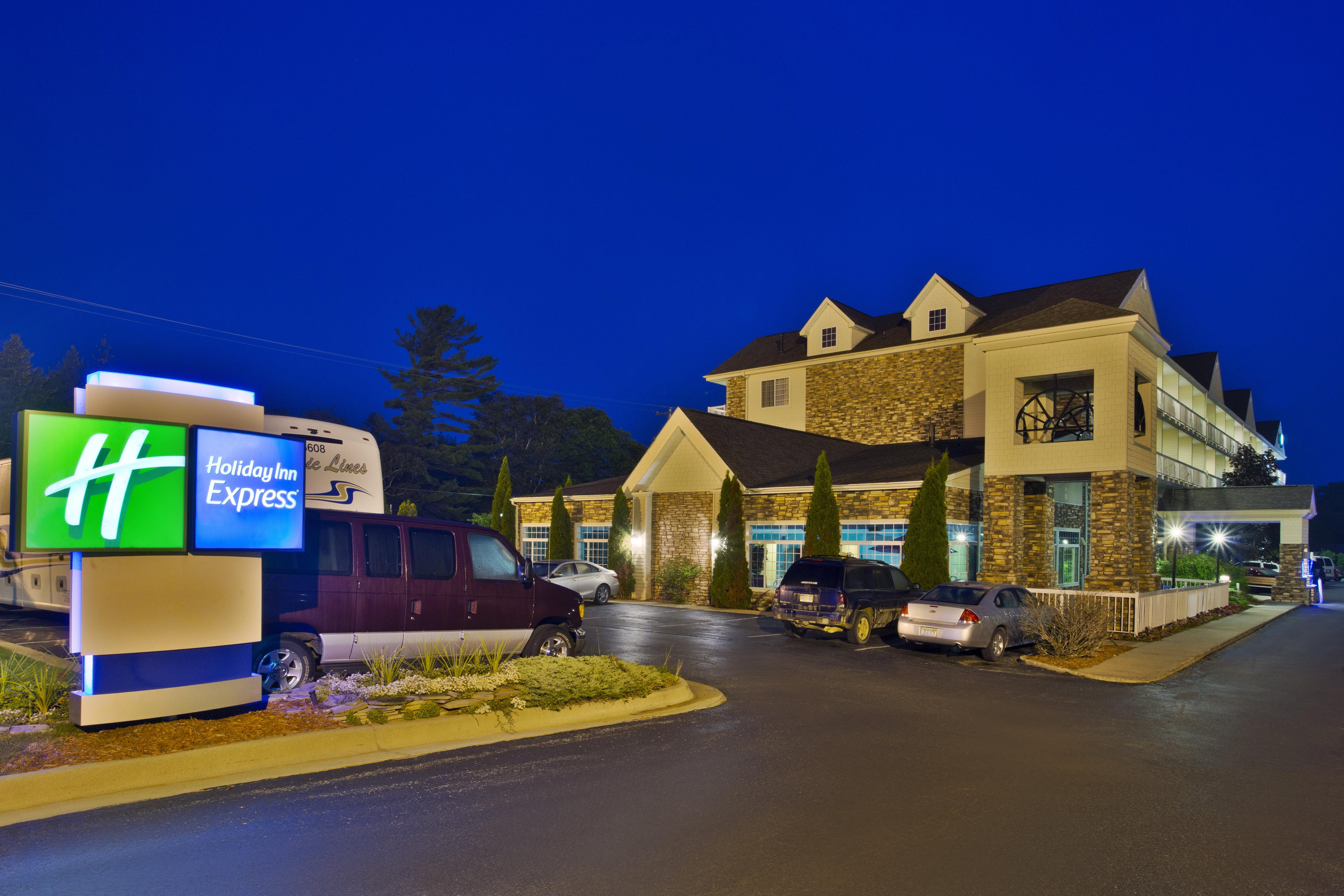 Holiday Inn Express Mackinaw City By Ihg Extérieur photo
